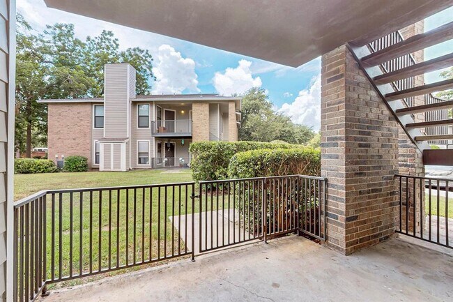 Building Photo - 10616 Mellow Meadow Dr