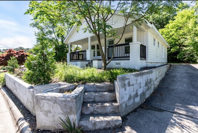 Building Photo - 508 Martha St