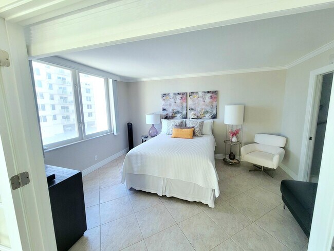 Building Photo - 3221 S Ocean Blvd