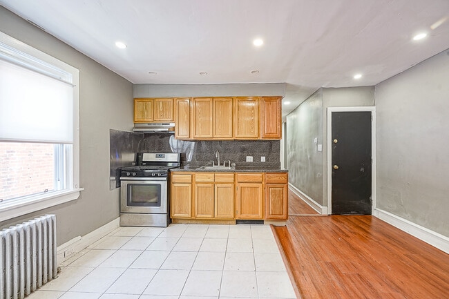 Building Photo - 510 S 48th St