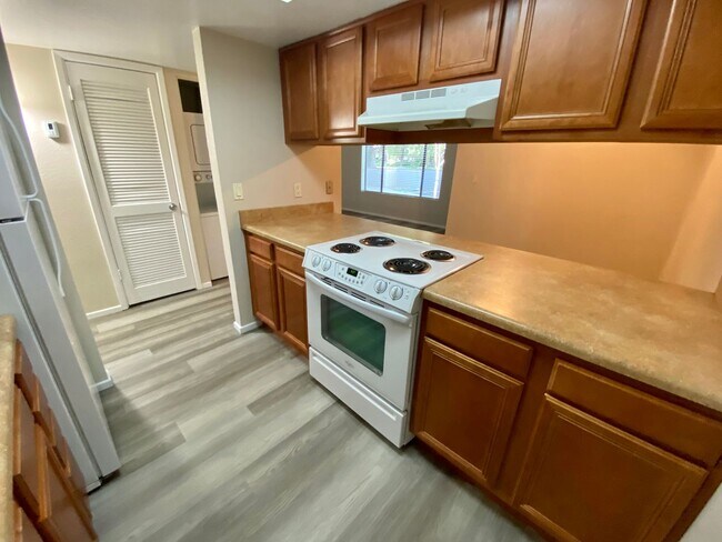 Building Photo - Spacious Tempe Condo 2 Bedroom 2 Full Bath