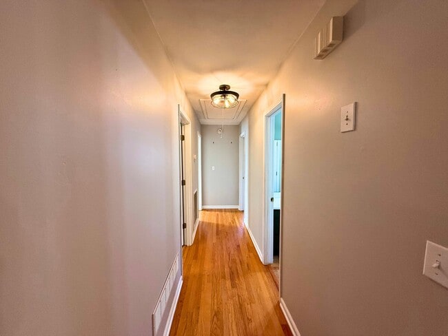 Building Photo - 9 Hardwick Dr