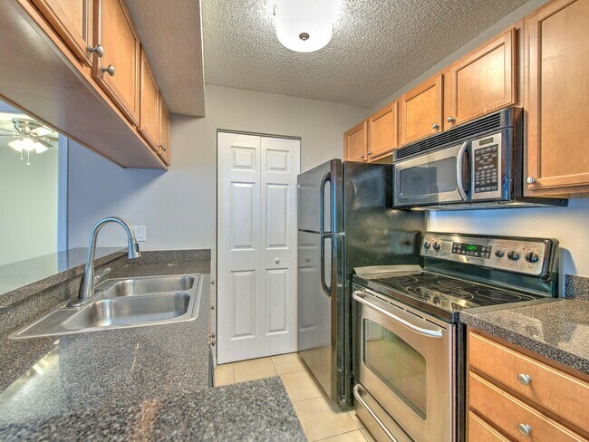 Building Photo - 209 Lake Brook Cir