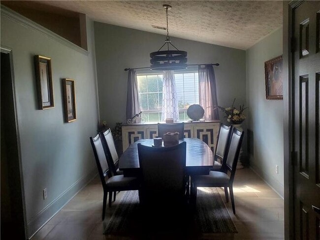 Building Photo - House - 4.5 beds 2 baths.