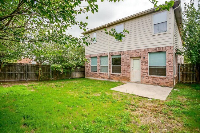 Building Photo - Large 4 Bedroom 3.5 Bathroom- Eagle Mounta...