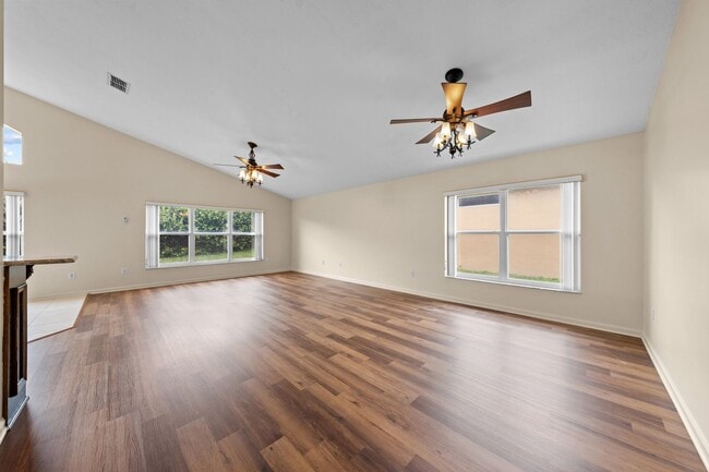 Building Photo - Immaculate 3 Bedroom Home in Gated Community - Stonefield