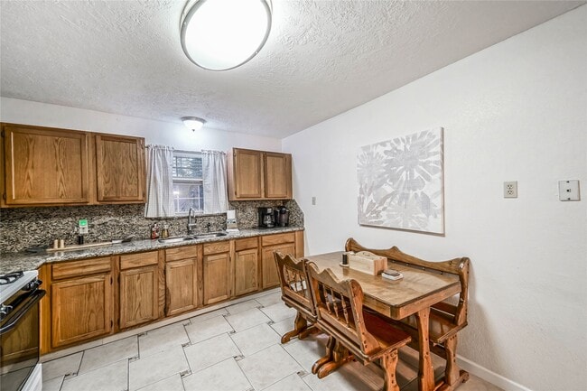 Building Photo - 1320 Avenue L