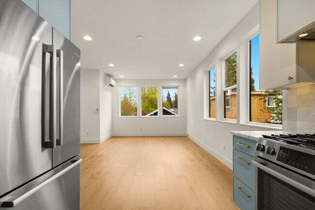 Building Photo - Gorgeous Urban Madrona 3-bedroom home
