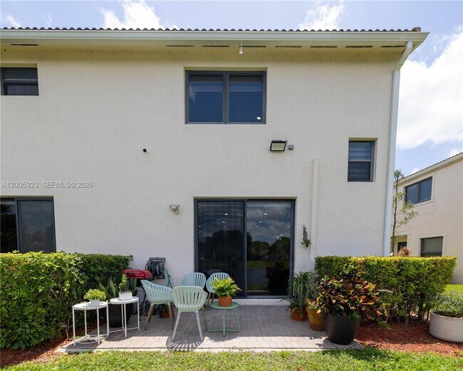 Building Photo - 345 NE 194th Ln