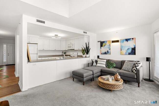 Building Photo - 3250 Fairfield Ave