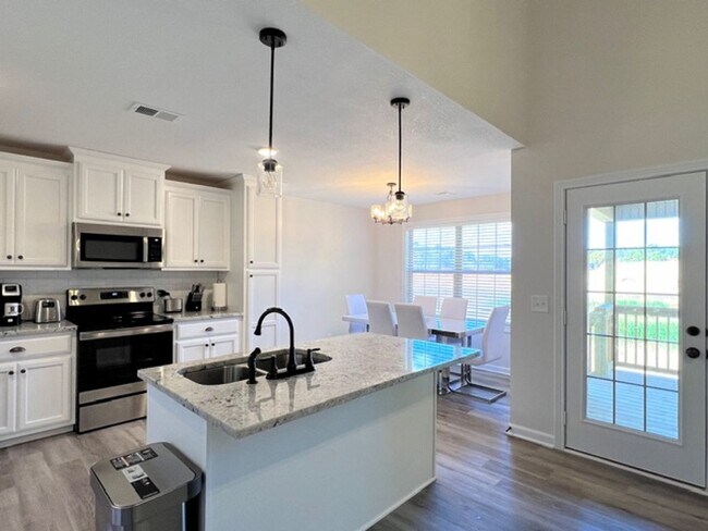 Building Photo - Beautiful Home Coming Soon!