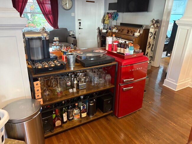 Building Photo - 839 N Orange Dr