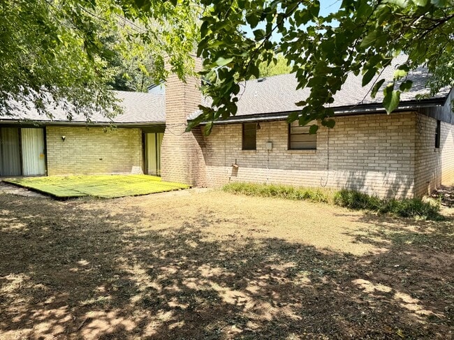 Building Photo - 6612 Crow Cir