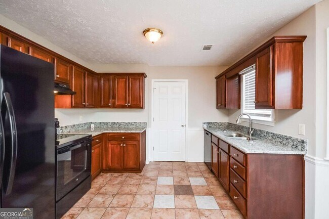 Building Photo - 300 Claremont Dr