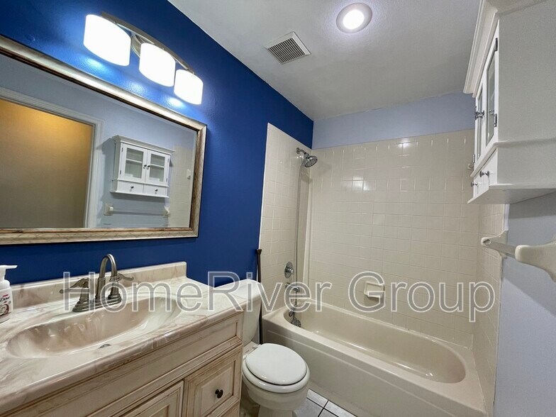 Building Photo - 10110 Cedar Dune Dr