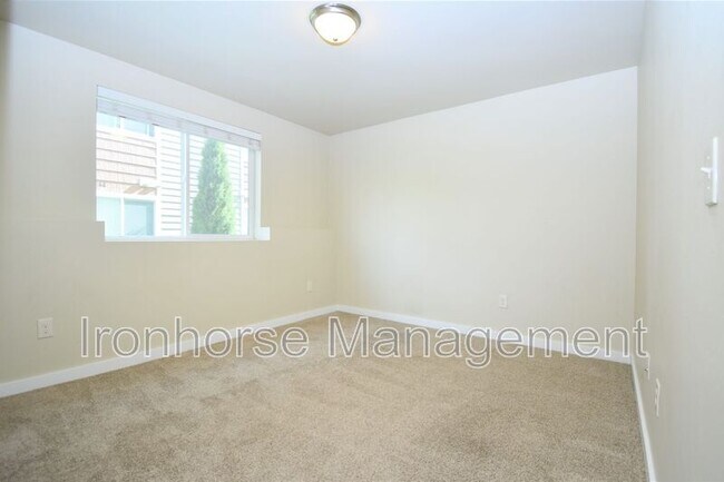 Building Photo - 2226 Baxter Ln