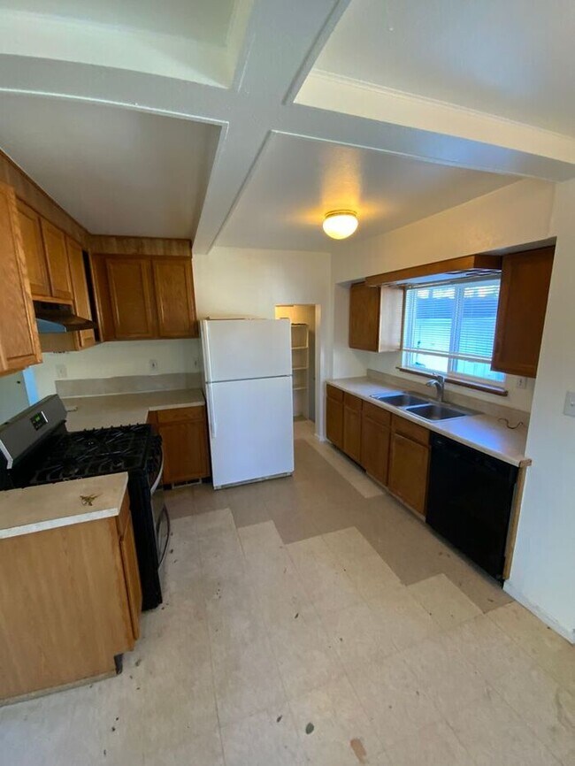 Building Photo - Available NOW!!! University Place HOME! 3bdr 2 bath