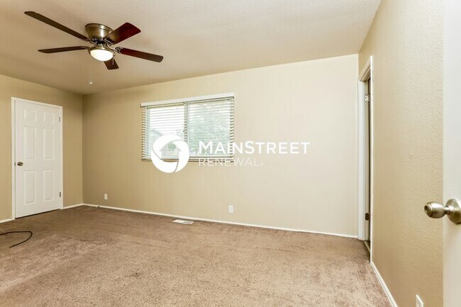 Building Photo - 4 Bedroom Pet-Friendly Home in Florissant,...