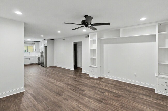 Building Photo - 2 Bedroom Condo In South Park!