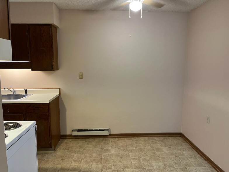 Building Photo - 340 S Rowe Ln