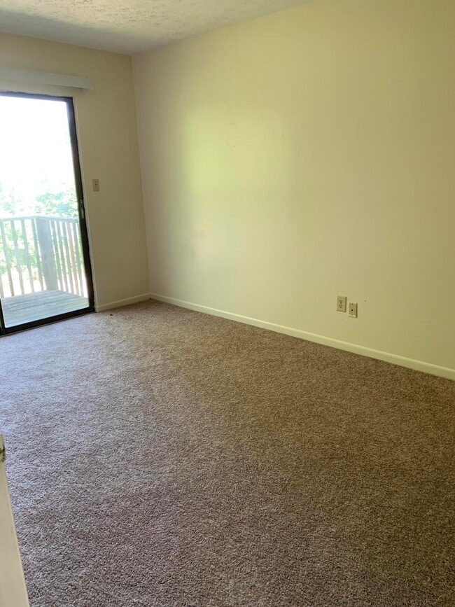 Building Photo - 460 Lenney Dr