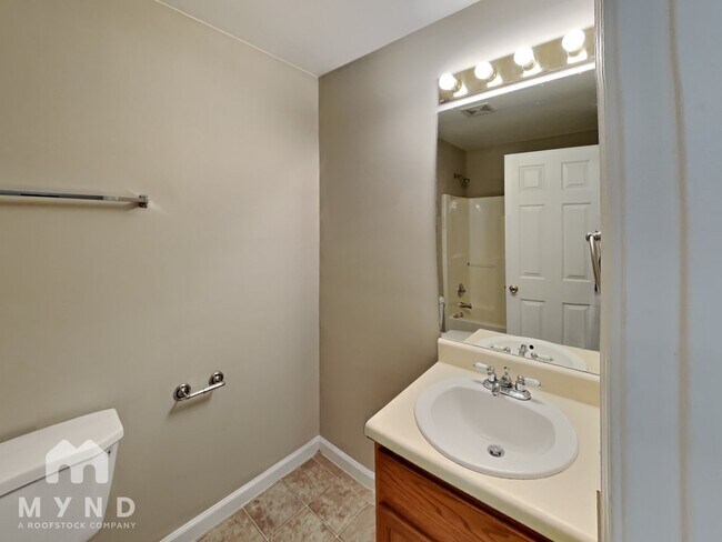 Building Photo - 107 Huntington Ct