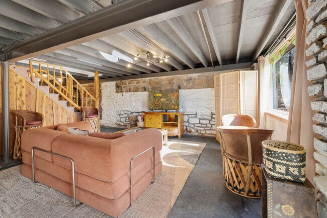 Building Photo - 17097 Lake Sequoyah Dr