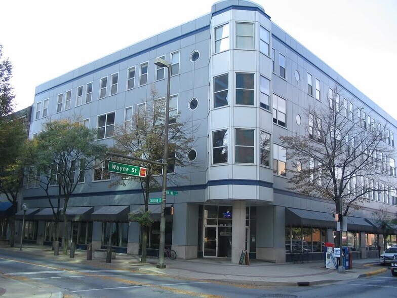 Building Photo - 113 W Wayne St