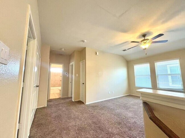 Building Photo - Cozy and well-kept 4 beds rental home in H...