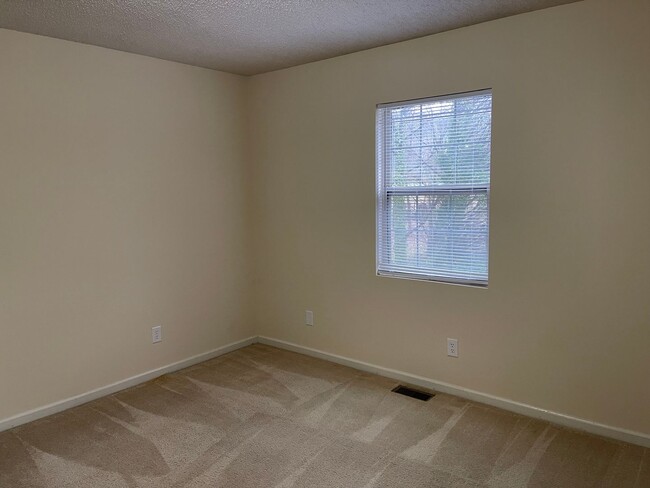 Building Photo - Move In Ready! $1195.00/month