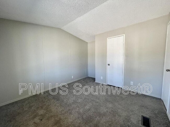 Building Photo - 437 Riverfront Dr