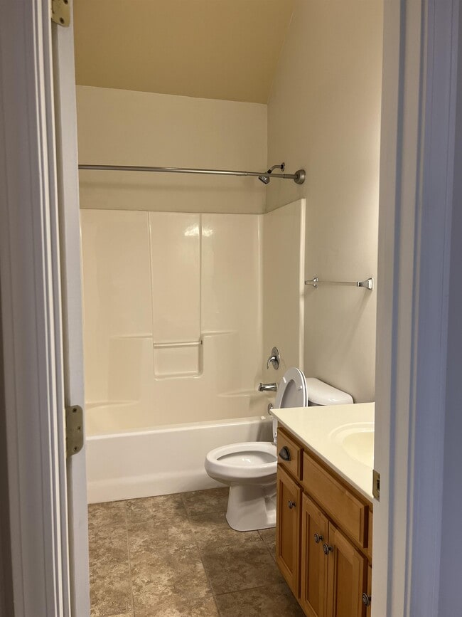 Building Photo - 2271 Dewey Dr