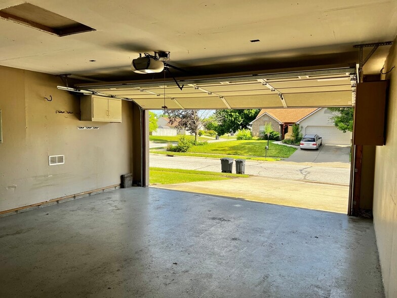 Building Photo - 237 Cromwell Ct