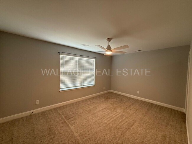 Building Photo - BEAUTIFUL 4 BEDROOM HOUSE IN LENOIR CITY!!!