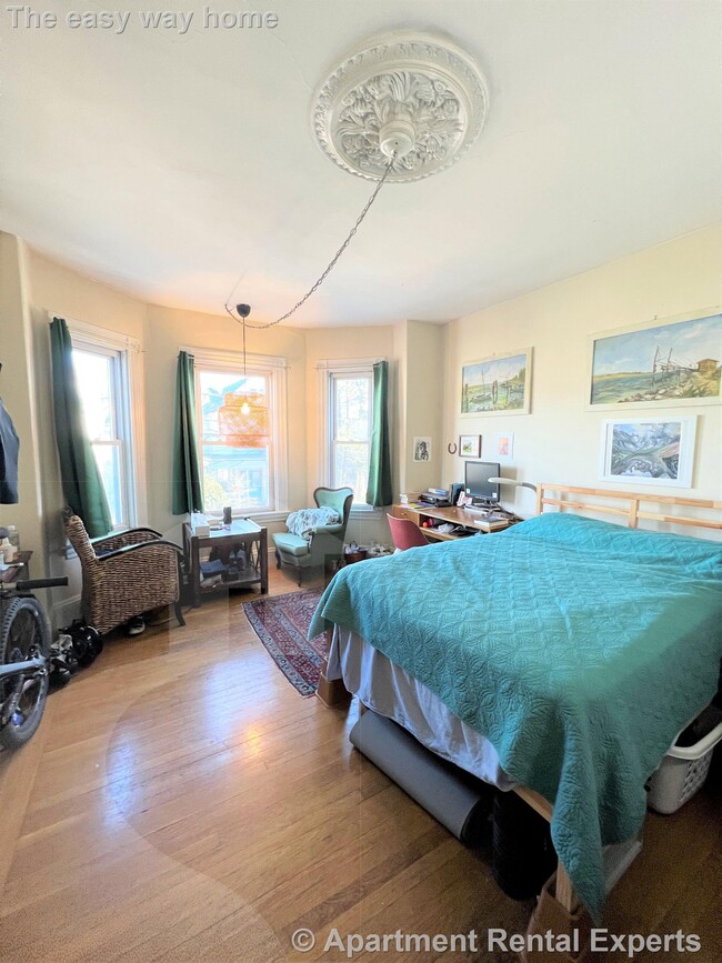 Building Photo - Porter Sq * 1.5 Baths * DW * Laundry + sto...