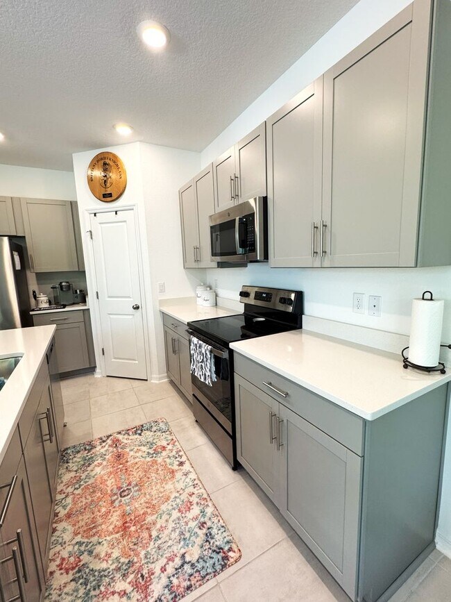 Building Photo - 3 BR/  2.5 BA  Townhome - ANNIES WALK