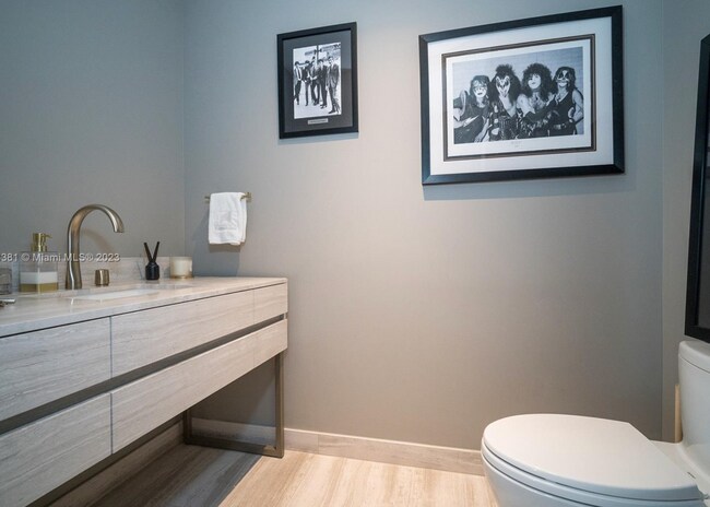 Building Photo - 18975 Collins Ave