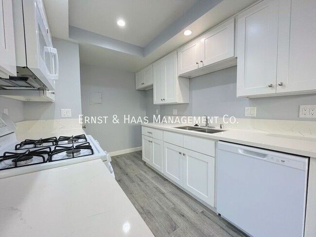 Building Photo - Now Leasing, Beautiful 2 Bed 1 Bath Condo ...