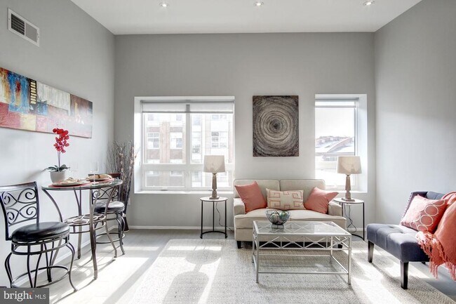 Building Photo - 2422 17th St NW