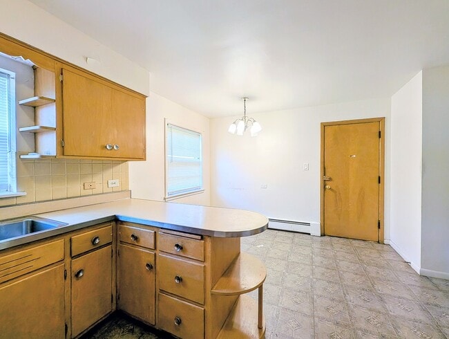 Building Photo - 2308 W Birchwood Ave