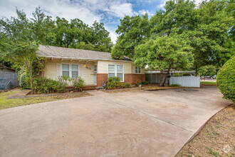 Building Photo - Pre-leasing for July!