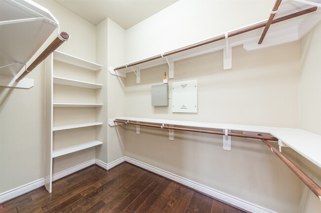 Building Photo - 27106 Cross Pointe Ct