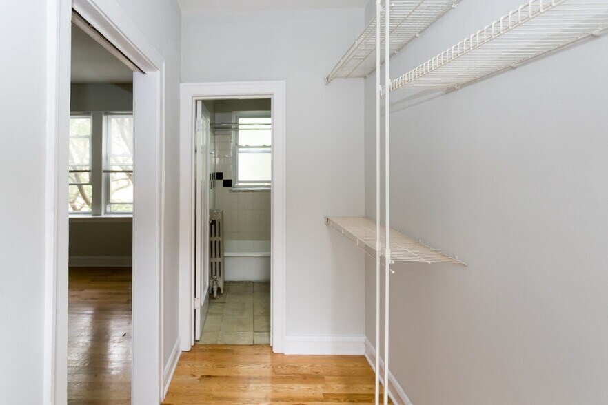 Building Photo - 2849 N Burling St
