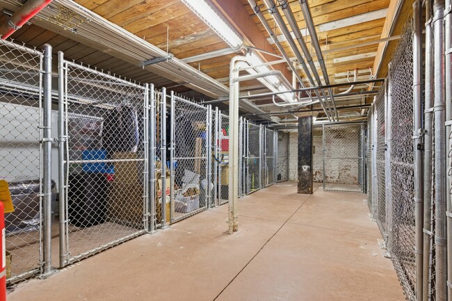 Building Photo - 220 W Jackson Ave