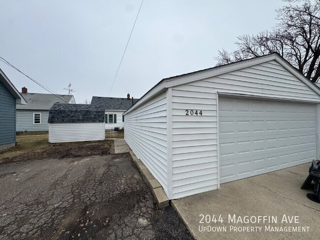 Building Photo - 2044 Magoffin Ave