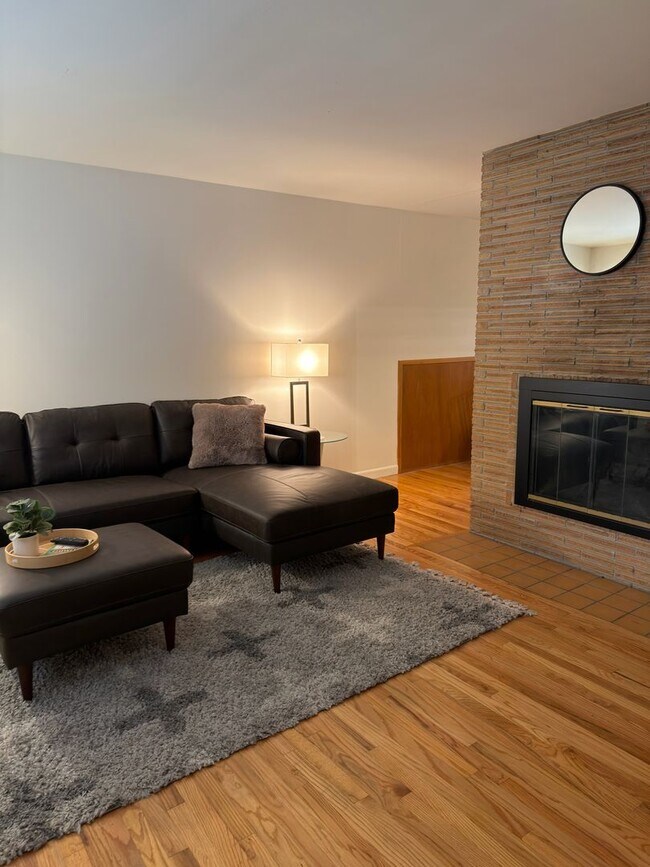 Building Photo - Manito House