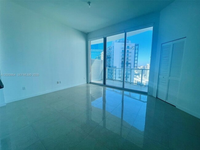 Building Photo - 300 S Biscayne Blvd