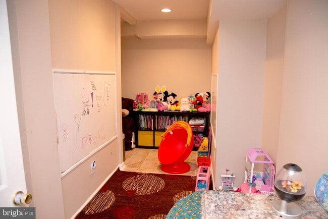 Building Photo - 211 Silverbell Ct