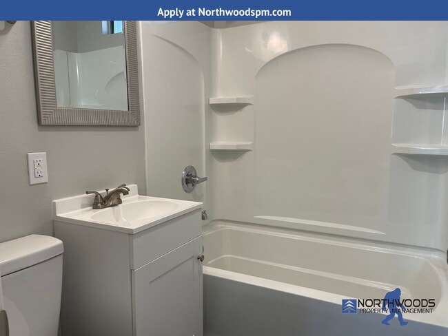 Building Photo - Very Nice-Recently Remodeled 2 Bedroom 1 B...