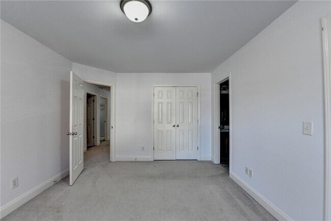 Building Photo - 2104 Nelms Pointe Landing